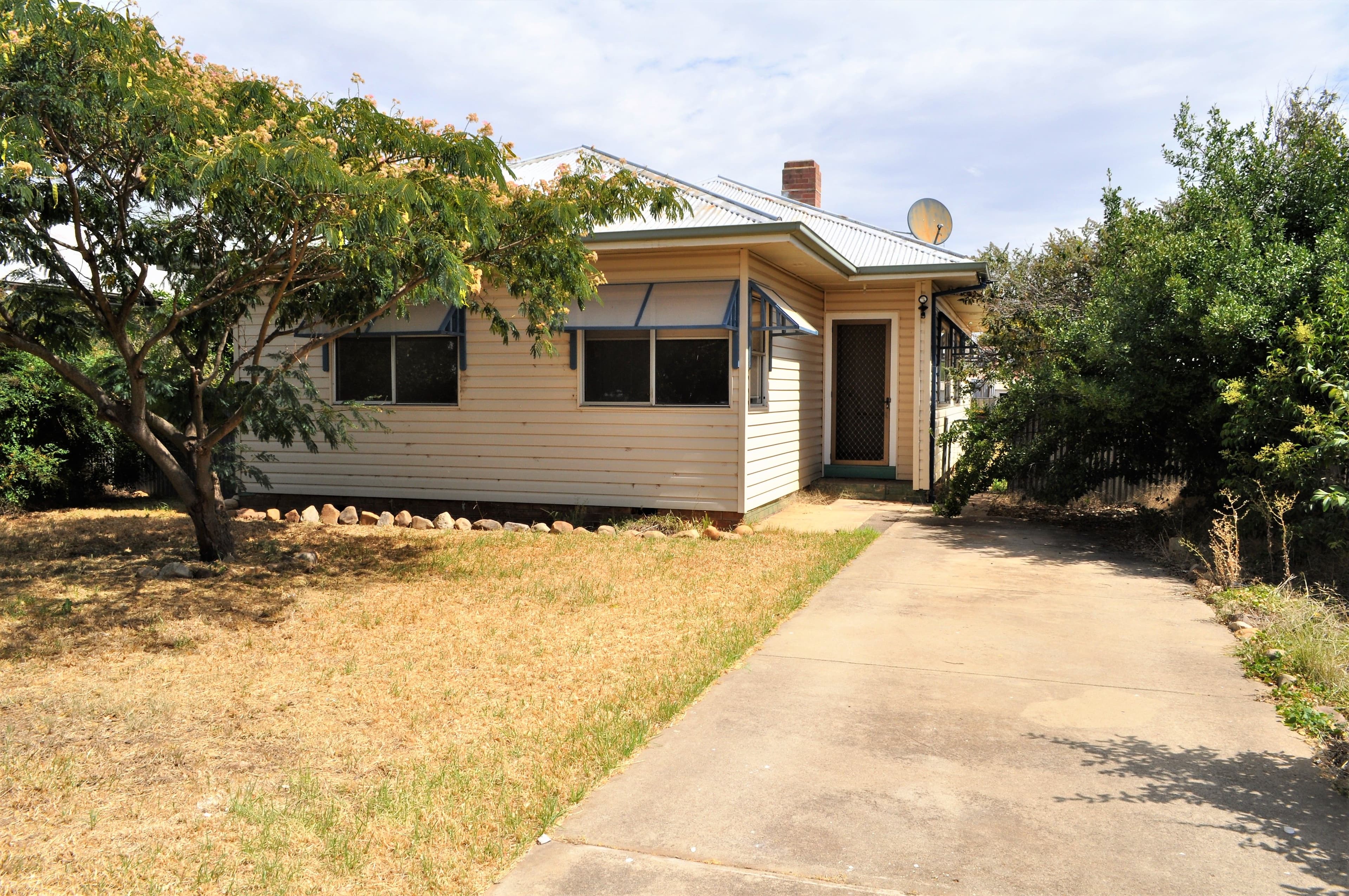 10 Bullecourt Street, Cootamundra - Thumbnail 2