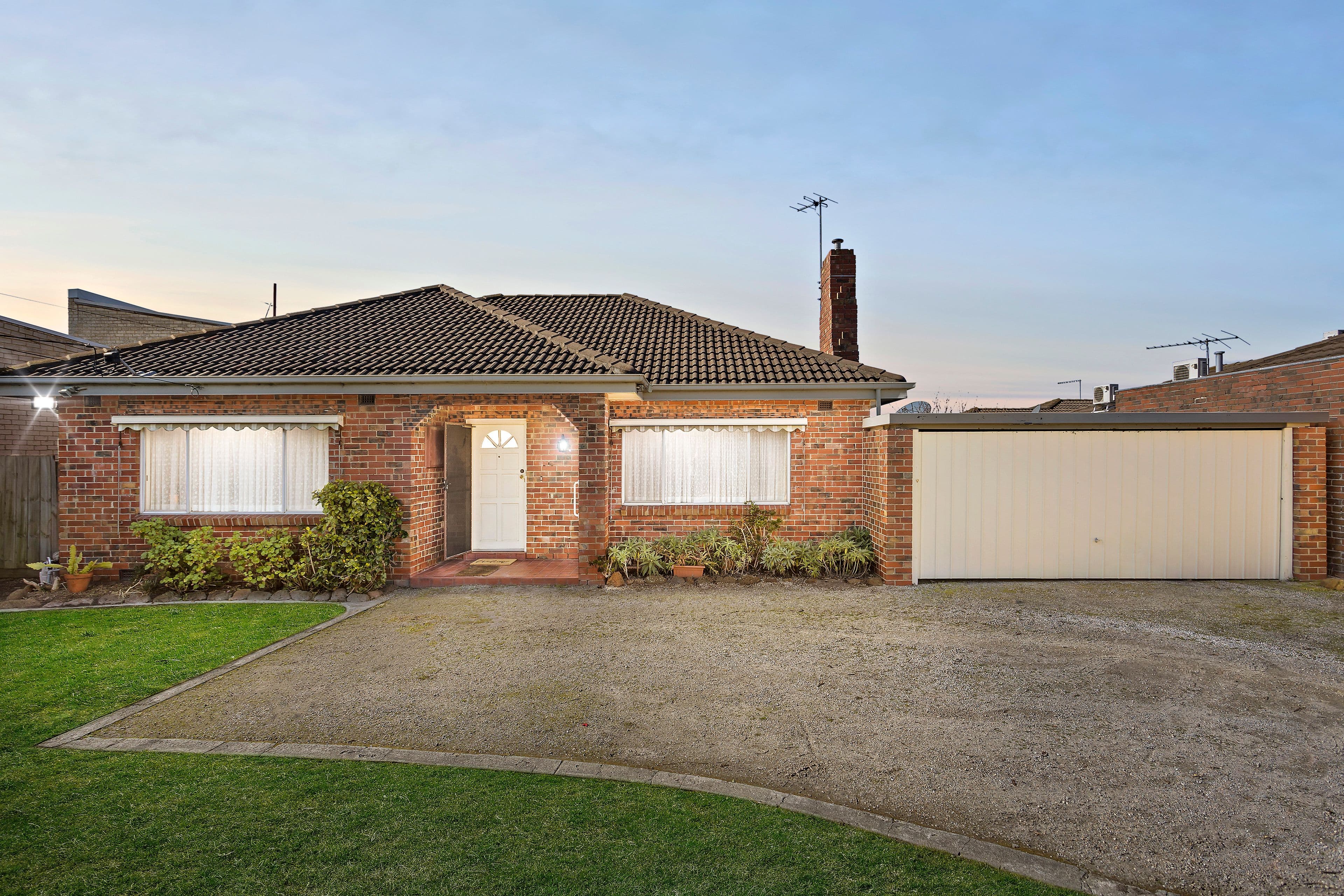 266 Warrigal Road, Cheltenham VIC 3192, Cheltenham - Thumbnail 2
