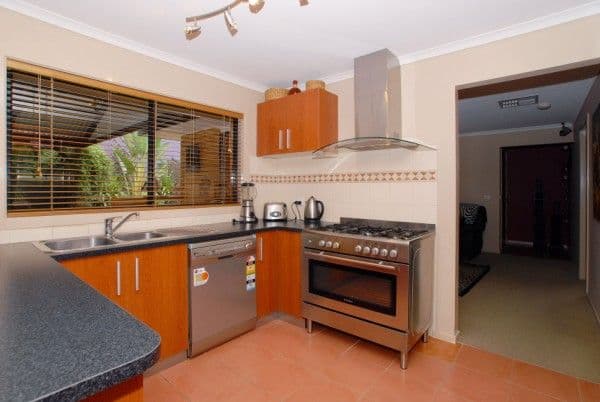 25 Hillview Drive, CARRUM DOWNS VIC 3201, Carrum Downs - Thumbnail 2