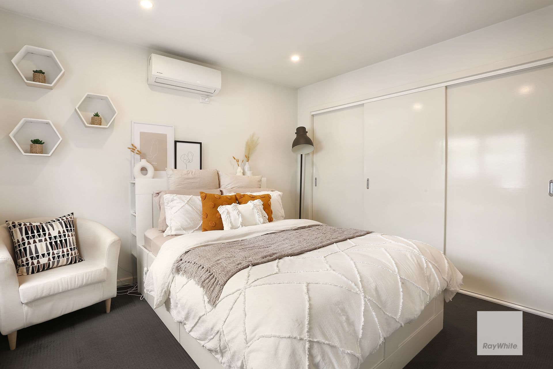9 Almond Avenue, Brooklyn VIC 3012, Brooklyn - Thumbnail 2