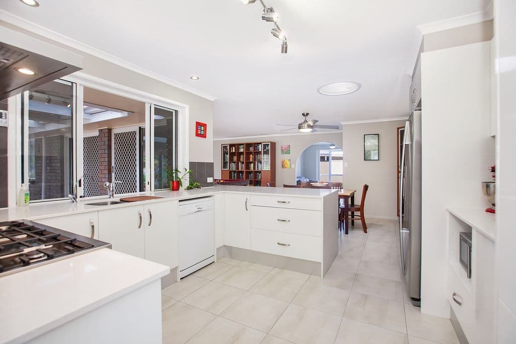 31 Whitehall Avenue, BIRKDALE QLD 4159, Birkdale - Thumbnail 8
