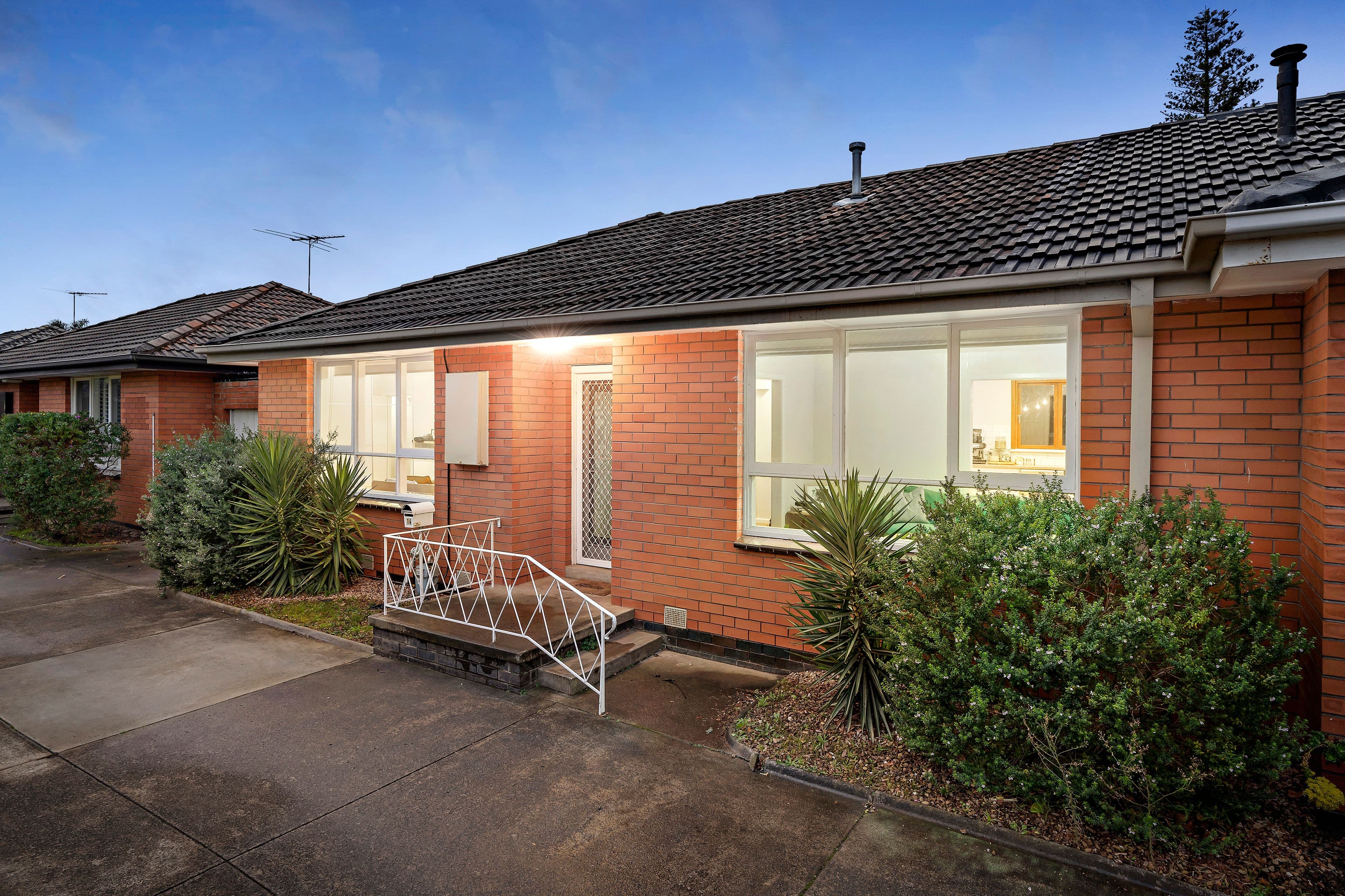 464-466 Como Parade West, Mordialloc VIC 3195, Mordialloc - Image 1