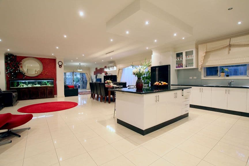 19 Stewart Road, OAKLEIGH EAST VIC 3166, Oakleigh East - Thumbnail 2
