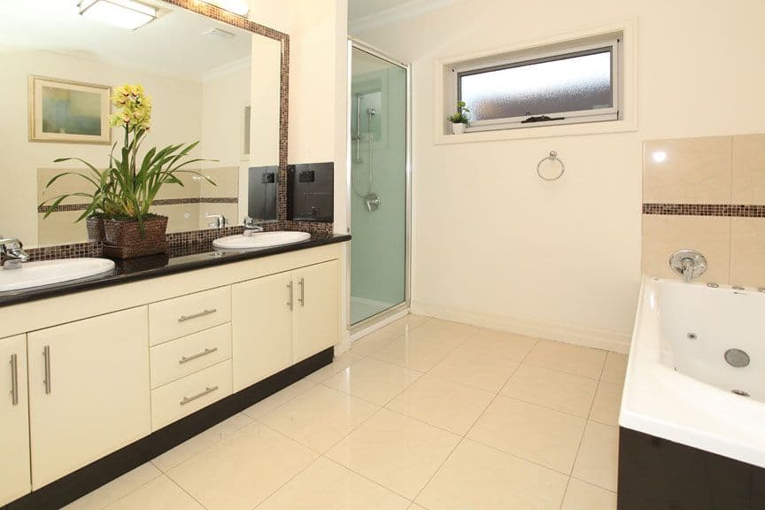 19 Stewart Road, OAKLEIGH EAST VIC 3166, Oakleigh East - Thumbnail 8