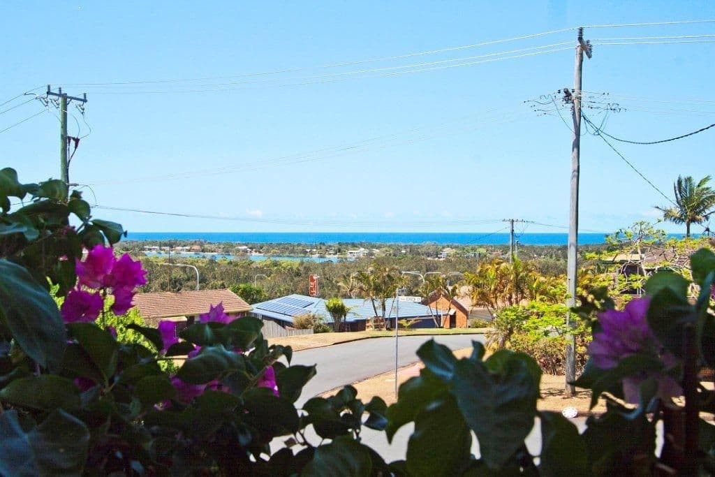 8 Echuca Crescent, BANORA POINT NSW 2486, Banora Point - Thumbnail 2