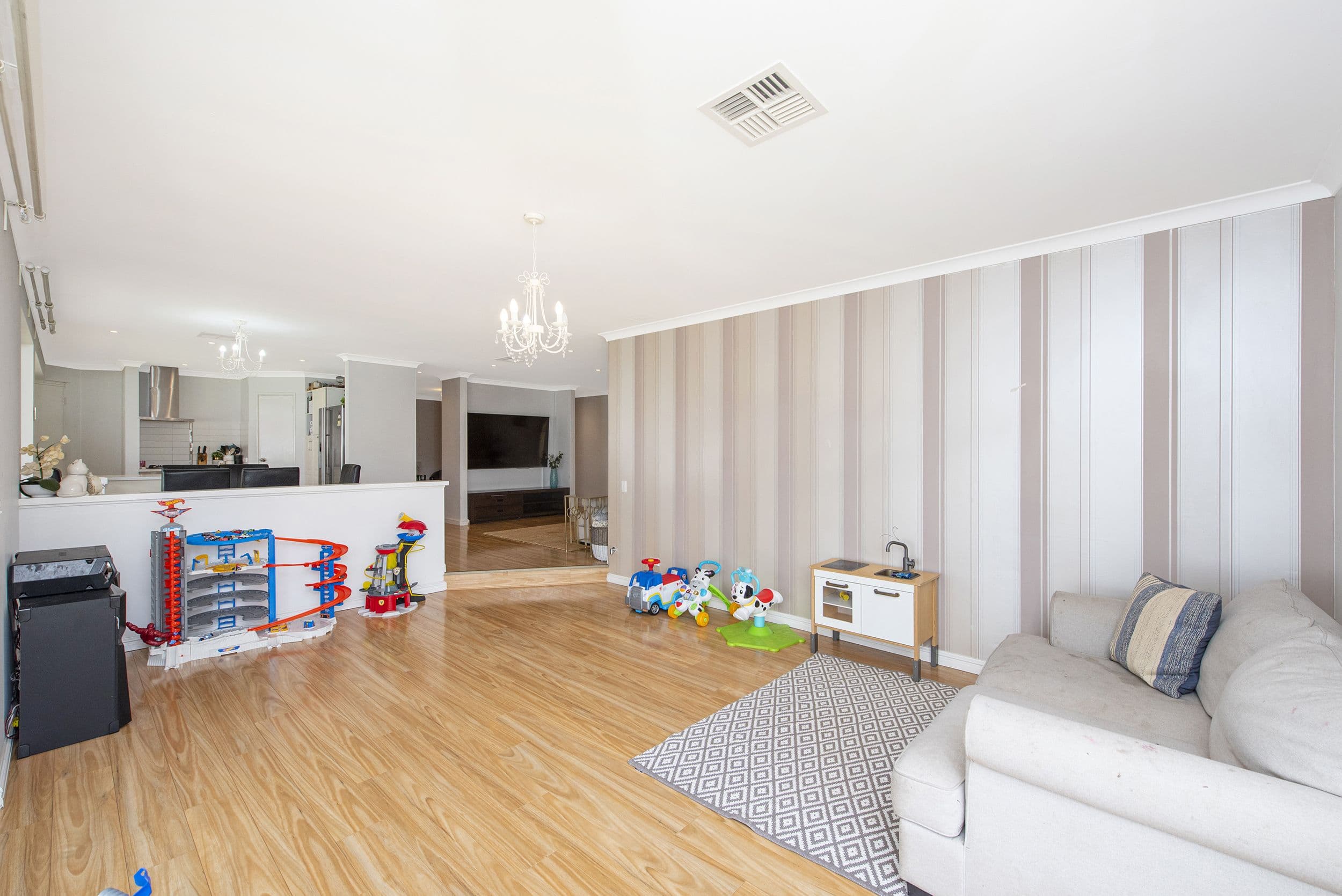 2 Arunta Place, Rockingham WA 6168, Rockingham - Thumbnail 2