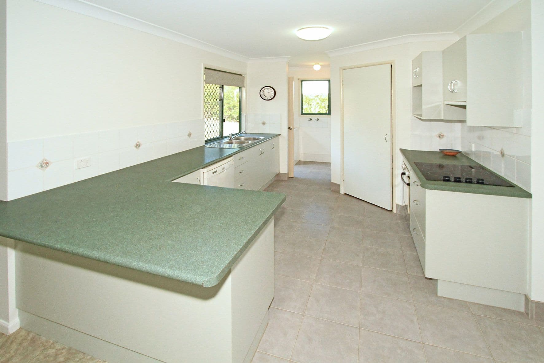28 Clayton Road, Lammermoor QLD 4703, Lammermoor - Thumbnail 3