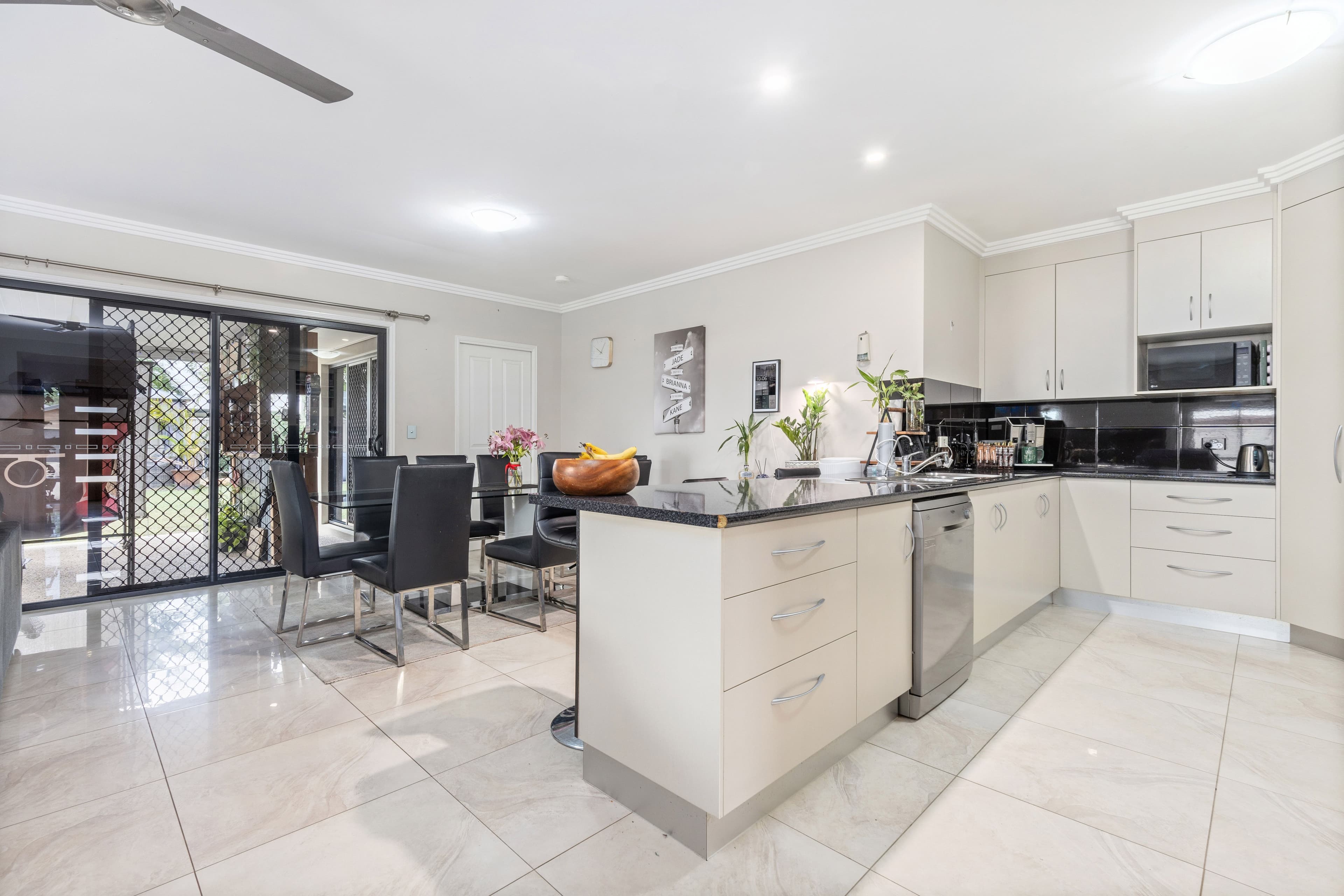 27 Wright Street, Emerald QLD 4720, Emerald - Thumbnail 5