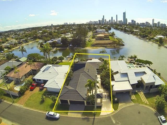 15 Meredith Drive, BROADBEACH WATERS QLD 4218, Broadbeach Waters - Thumbnail 2