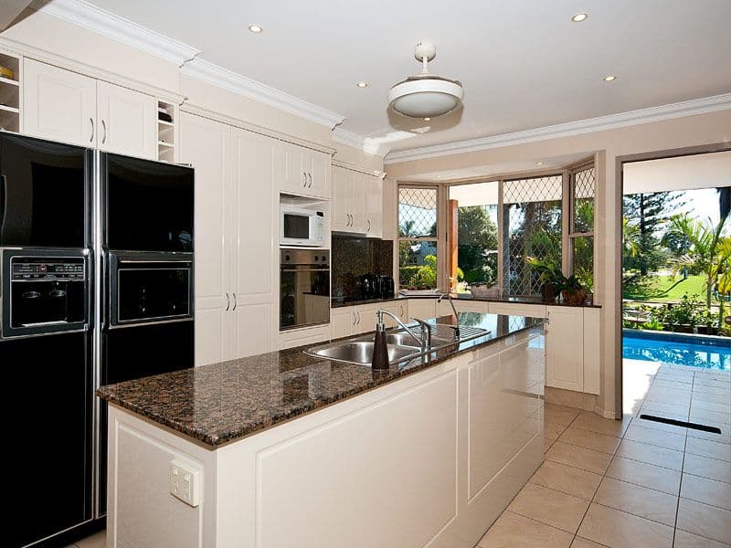 15 Meredith Drive, BROADBEACH WATERS QLD 4218, Broadbeach Waters - Thumbnail 8
