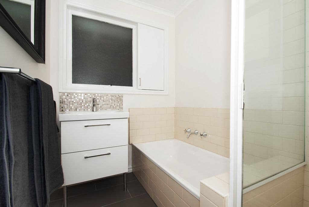 53 HUNTINGDALE Drive, CHIRNSIDE PARK VIC 3116, Chirnside Park - Thumbnail 6