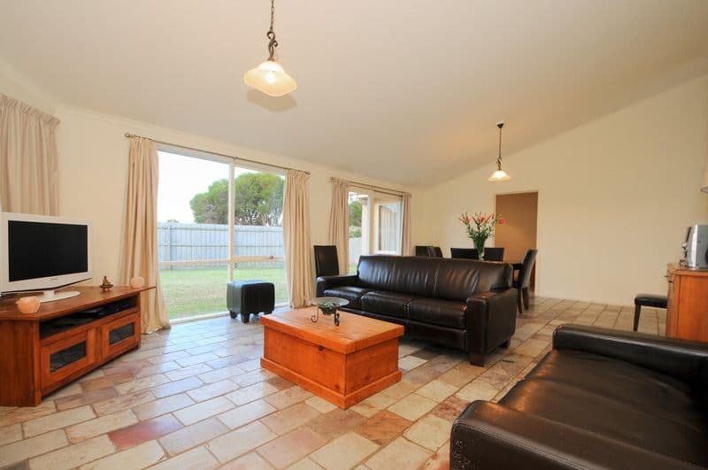 10 Ghiran Close, ASPENDALE GARDENS VIC 3195, Aspendale Gardens - Thumbnail 2
