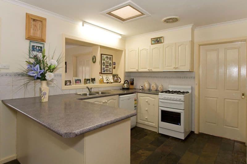 26 Nevana Street, SCORESBY VIC 3179, Scoresby - Thumbnail 2
