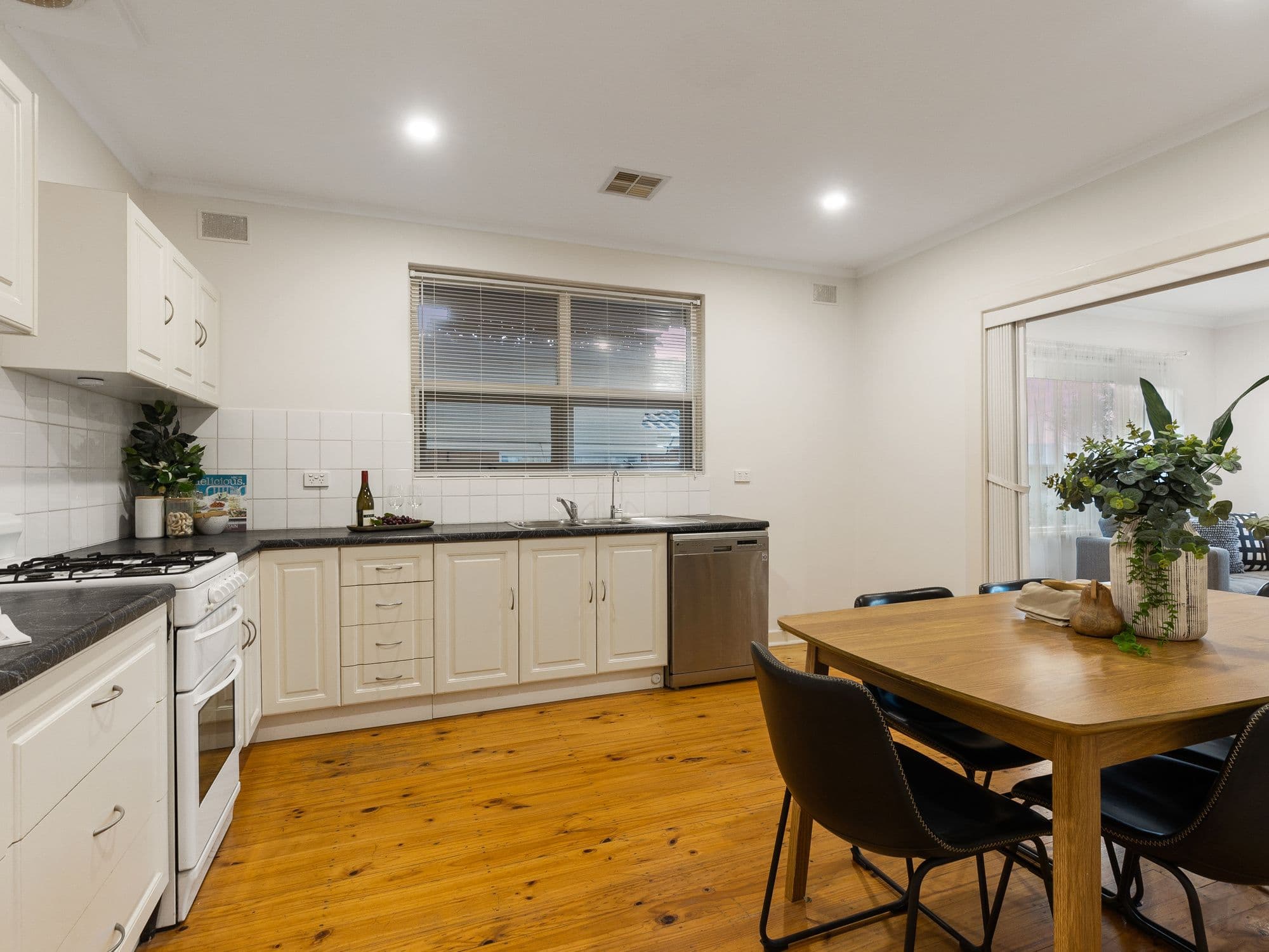 32 Ramsgate Avenue, Christies Beach SA 5165, Christies Beach - Thumbnail 4