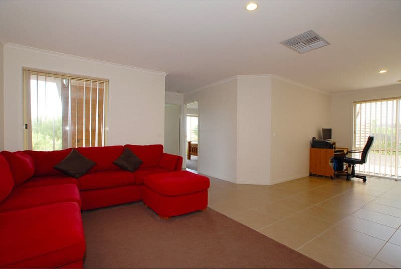 20 Romsey Place, LANGWARRIN VIC 3910, Langwarrin - Thumbnail 3