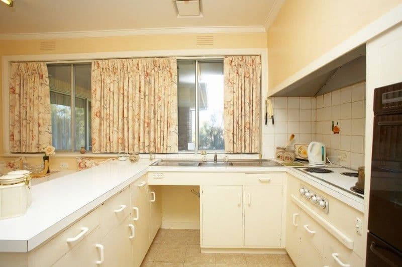 24 Yerrawa Drive, WATSONIA VIC 3087, Watsonia - Thumbnail 3
