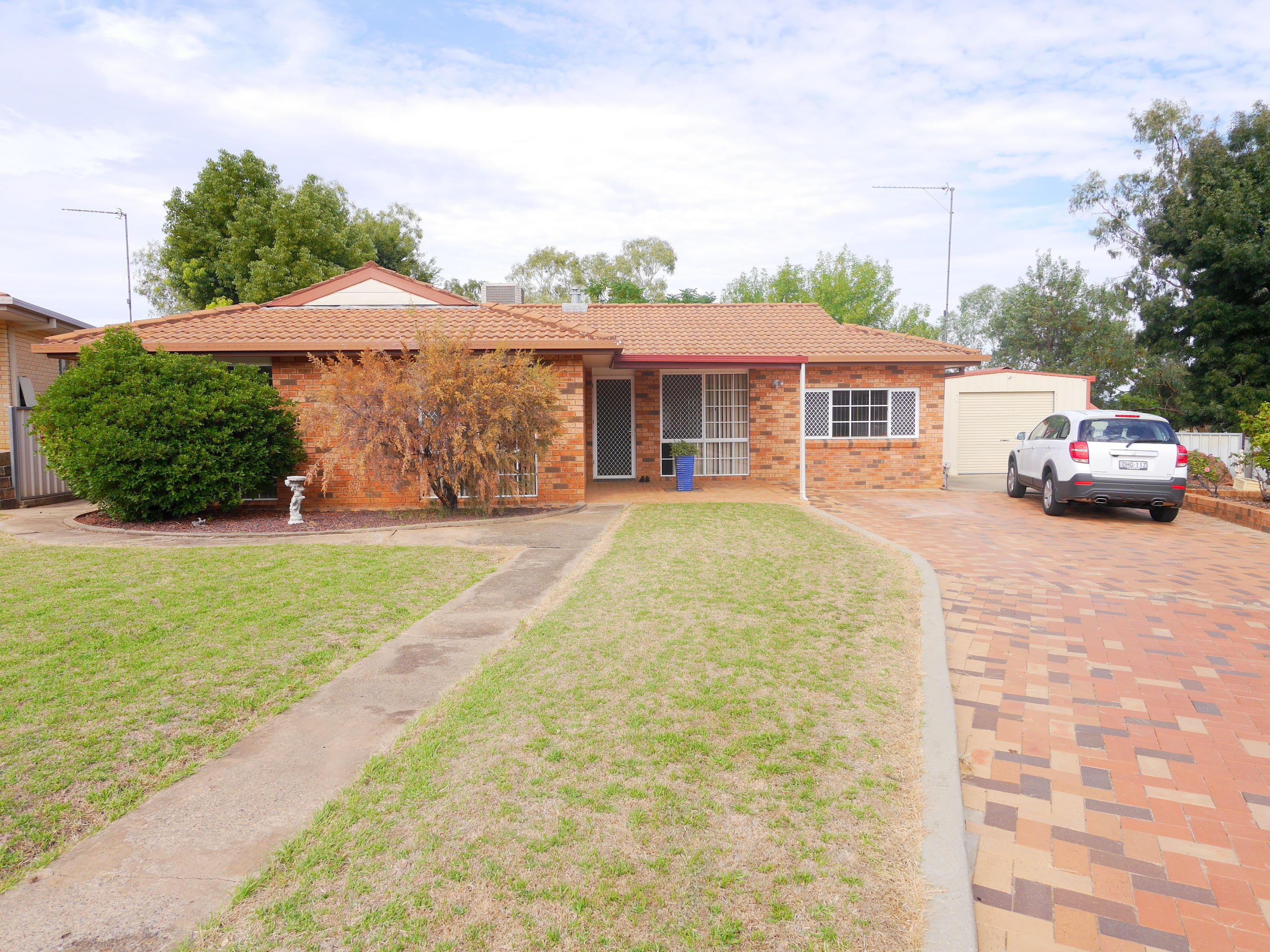 11 Echuca Place, Cowra - Image 1