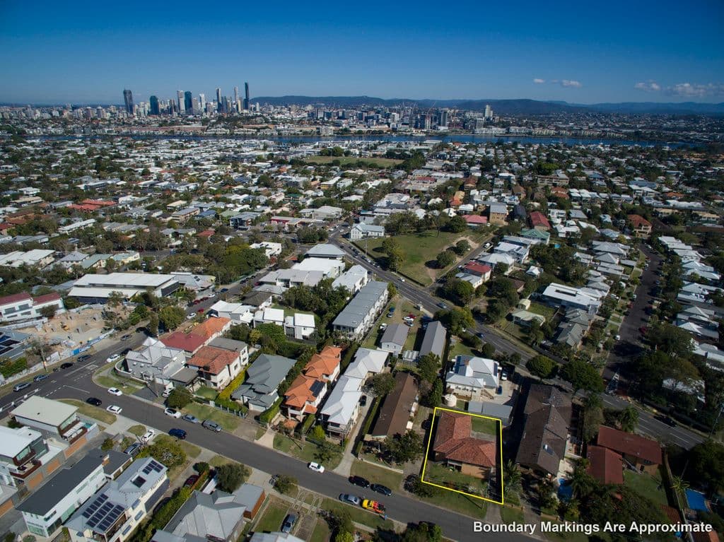 16 Thorpe Street, Balmoral QLD 4171, Balmoral - Image 1