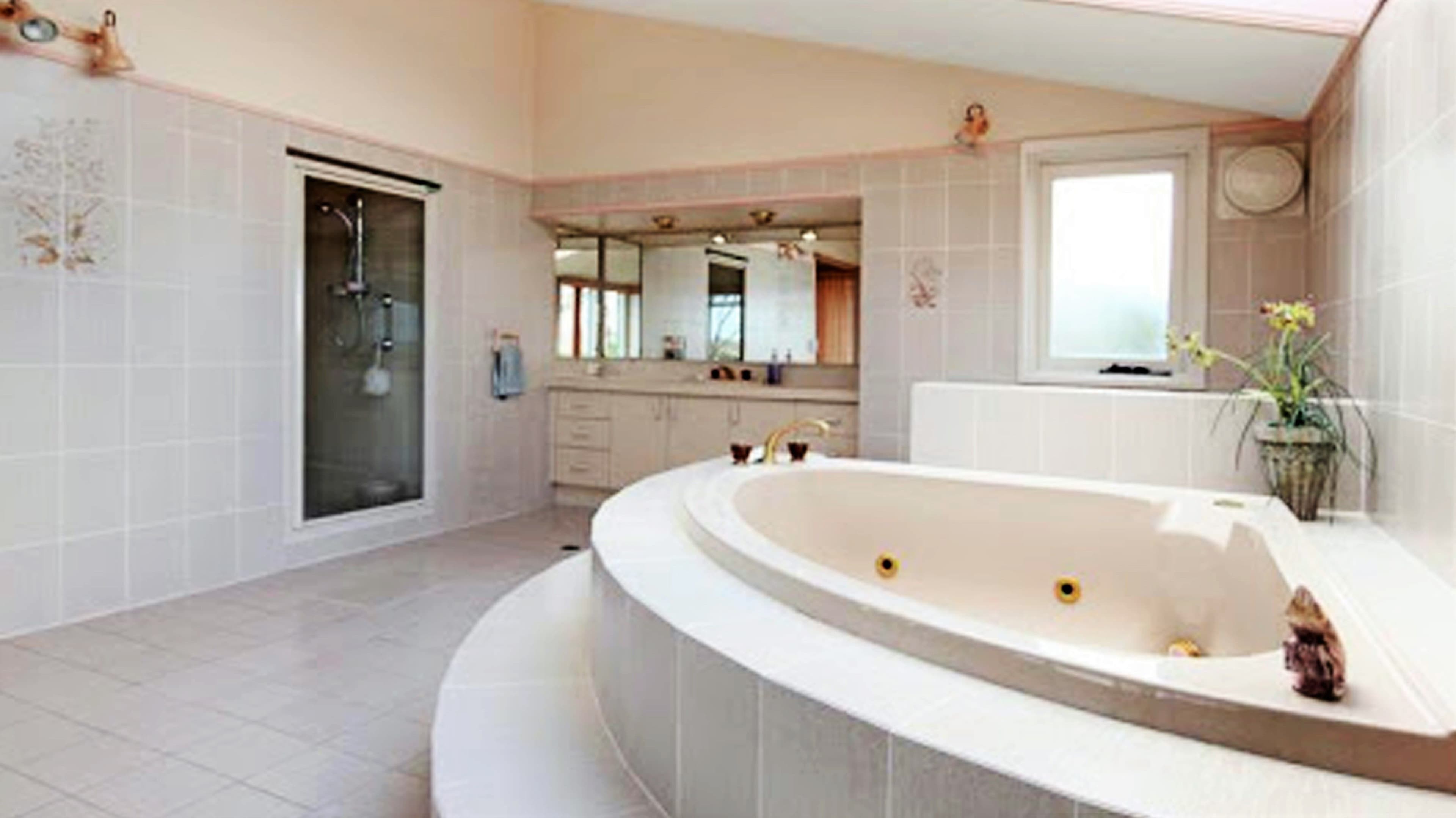 114 Mitchell Parade, Mollymook Beach - Thumbnail 3