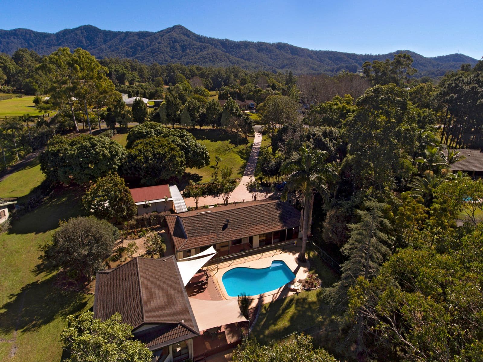 187 Braford Drive, Bonville - Thumbnail 2