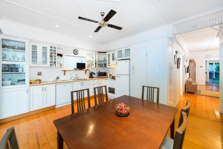 22 Oxley Drive, HOLLAND PARK QLD 4121, Holland Park - Thumbnail 2