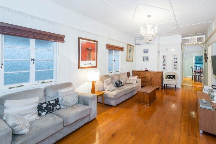 22 Oxley Drive, HOLLAND PARK QLD 4121, Holland Park - Thumbnail 3