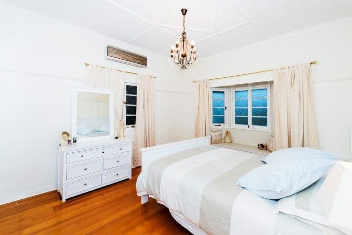 22 Oxley Drive, HOLLAND PARK QLD 4121, Holland Park - Thumbnail 8