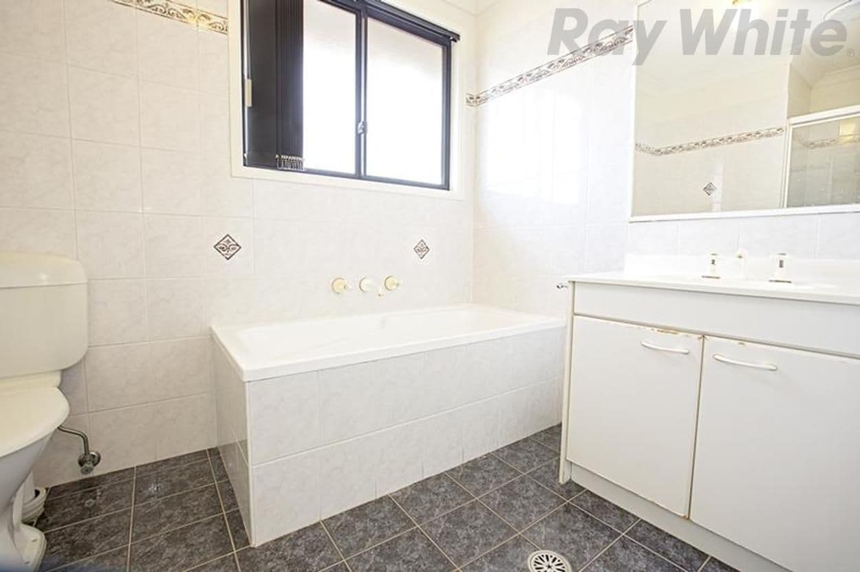 10 Binnaway Avenue, HOXTON PARK NSW 2171, Hoxton Park - Thumbnail 8