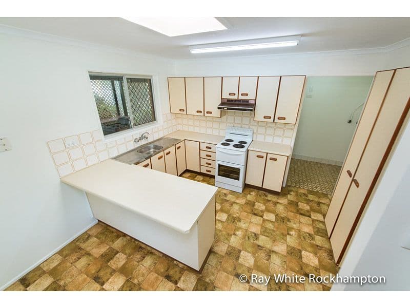 28 McColl Street, NORMAN GARDENS QLD 4701, Norman Gardens - Thumbnail 2