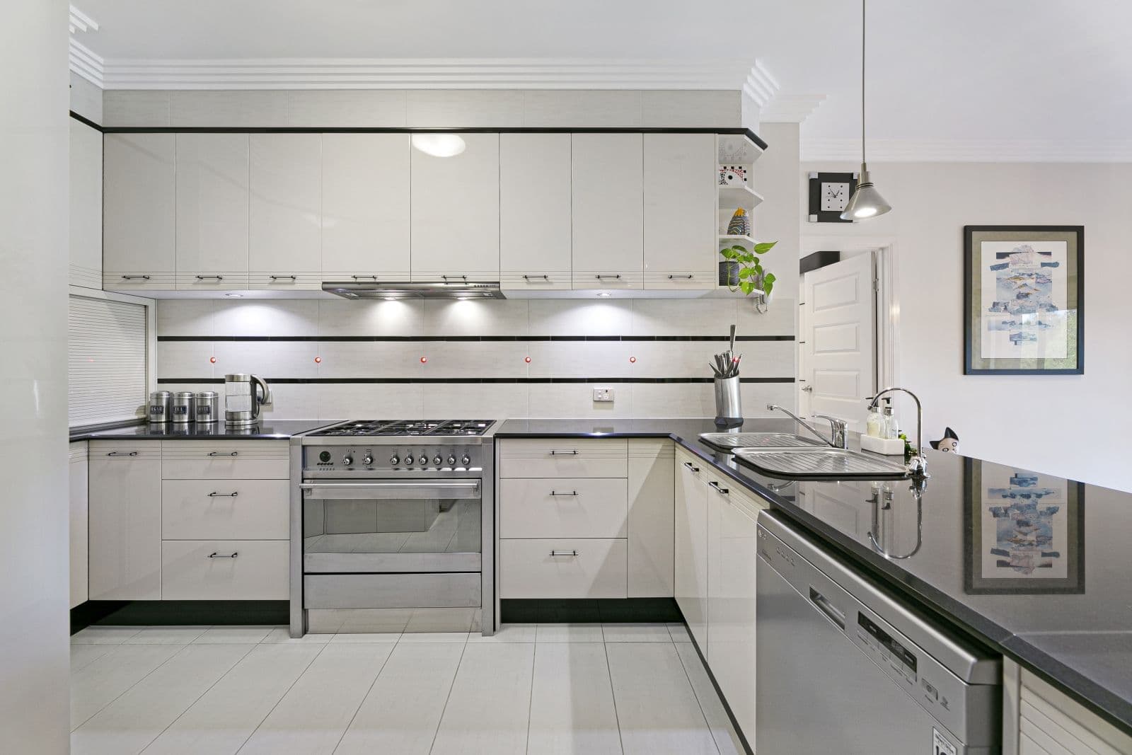 8 Tanzen Drive, Arundel QLD 4214, Arundel - Thumbnail 8