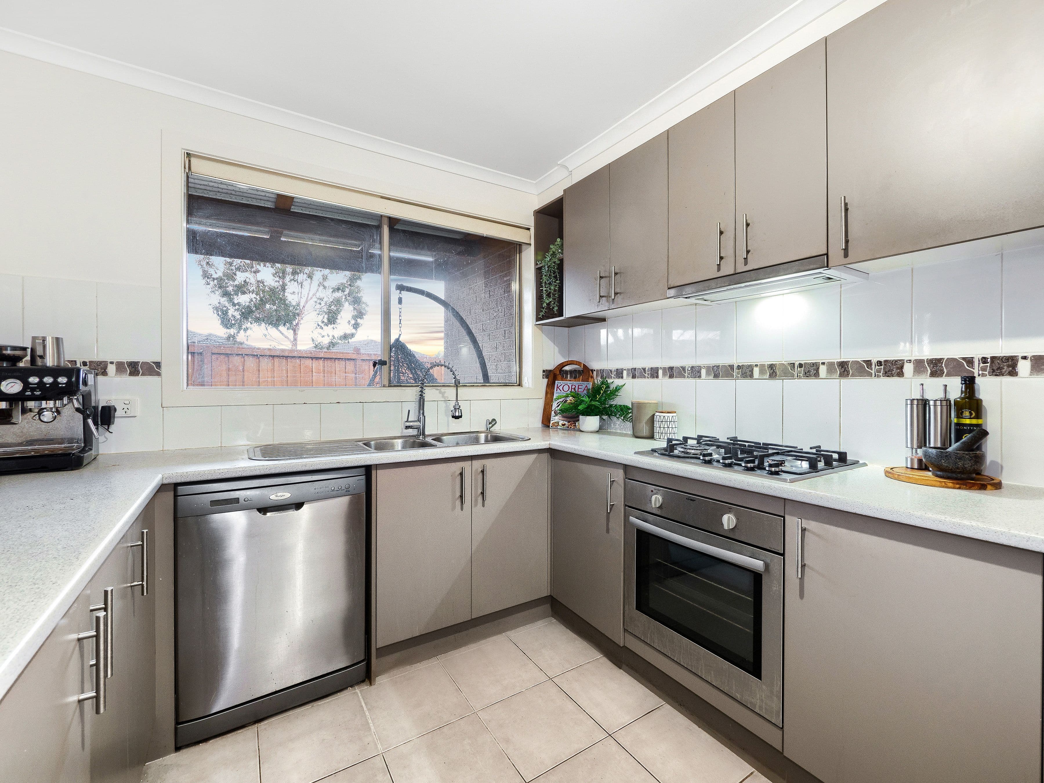 28 Banfield Place, Lyndhurst VIC 3975, Lyndhurst - Thumbnail 2