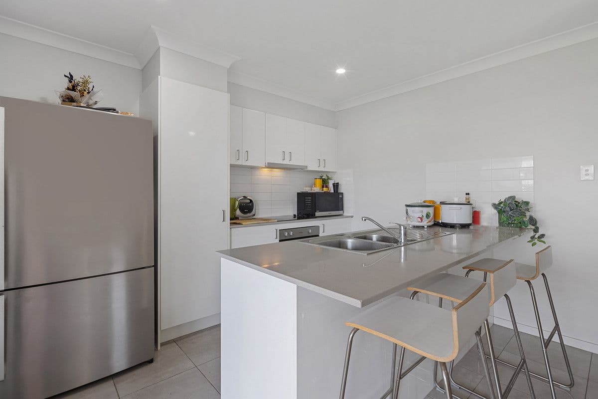15 Sidney Court, Logan Reserve QLD 4133, Logan Reserve - Thumbnail 2