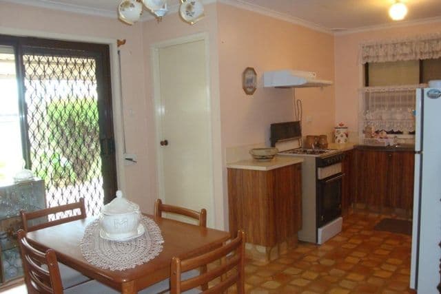 6 Barrington Street, BOSSLEY PARK NSW 2176, Bossley Park - Thumbnail 2