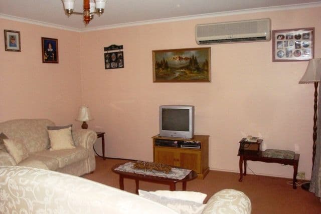 6 Barrington Street, BOSSLEY PARK NSW 2176, Bossley Park - Thumbnail 5