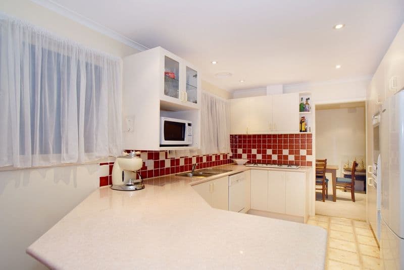 12 Glenelg Court, DINGLEY VILLAGE VIC 3172, Dingley Village - Thumbnail 4