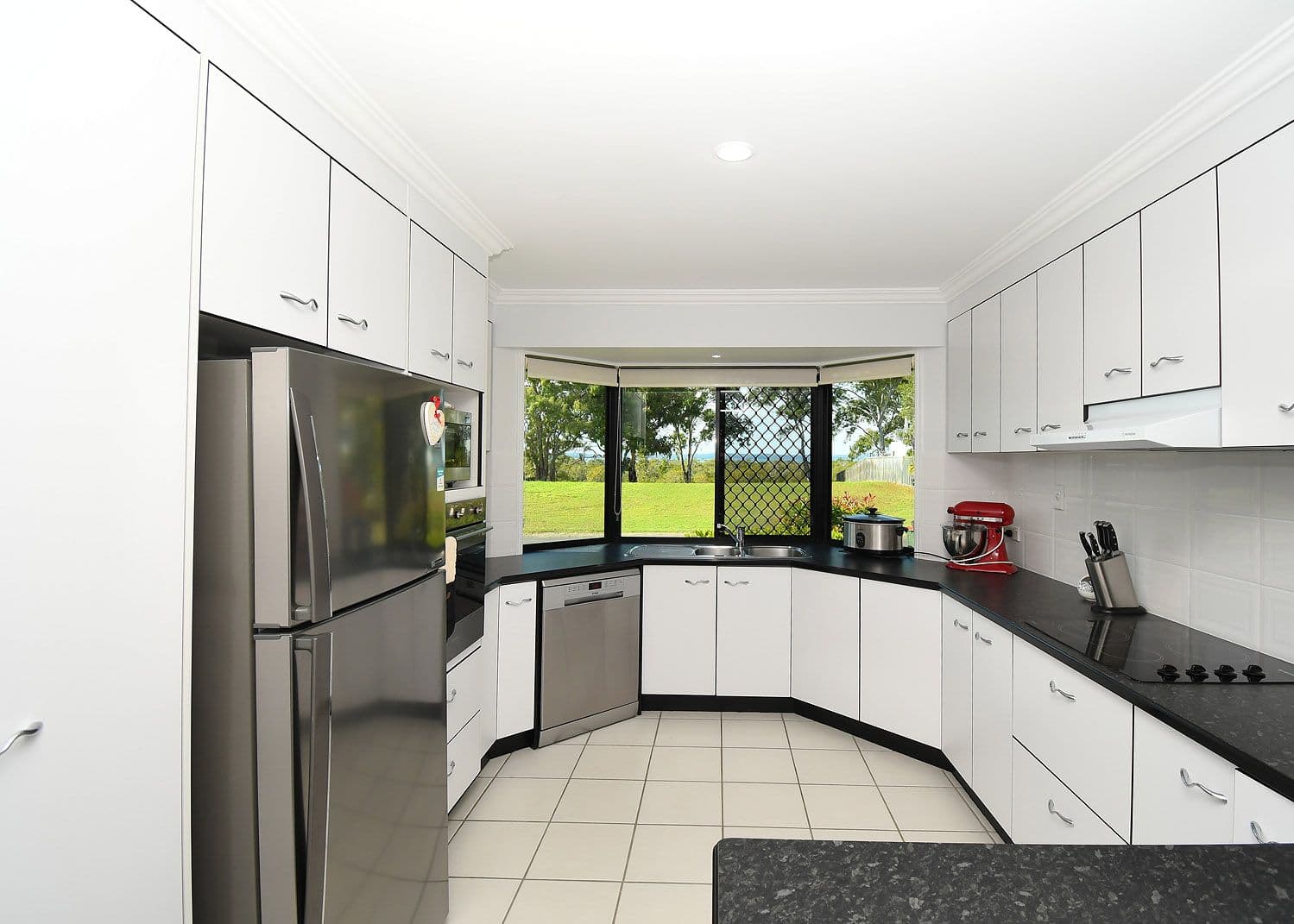 7 Foreshore Drive, Urangan QLD 4655, Urangan - Thumbnail 4