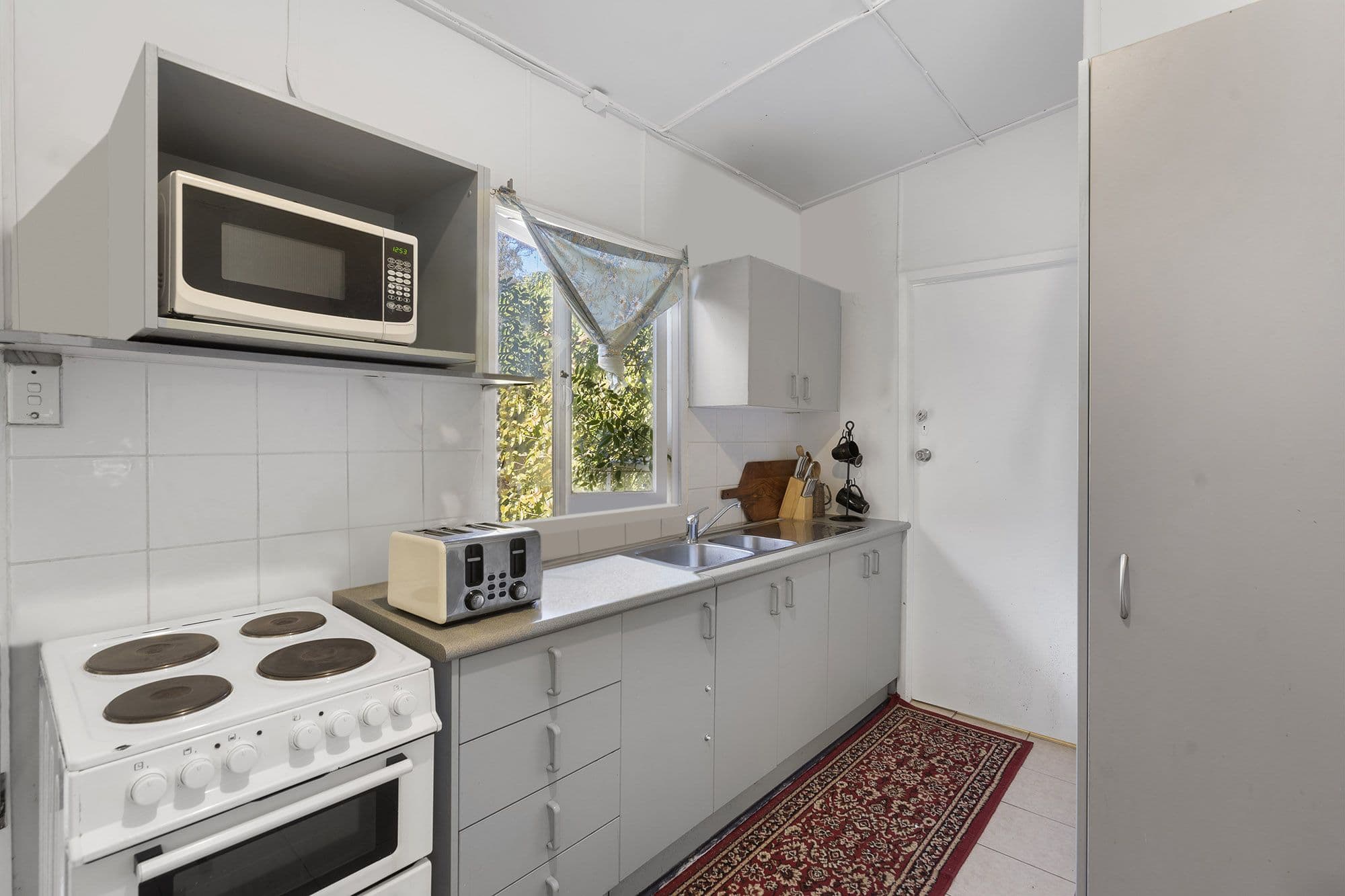 13 Patricia Avenue, Woodridge QLD 4114, Woodridge - Thumbnail 2