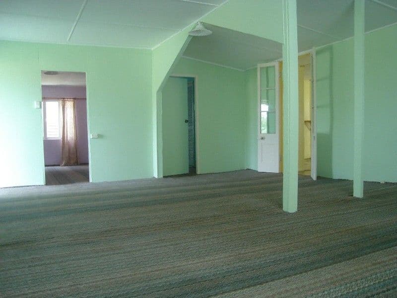 44 Gidyea Street, BARCALDINE QLD 4725, Barcaldine - Thumbnail 6