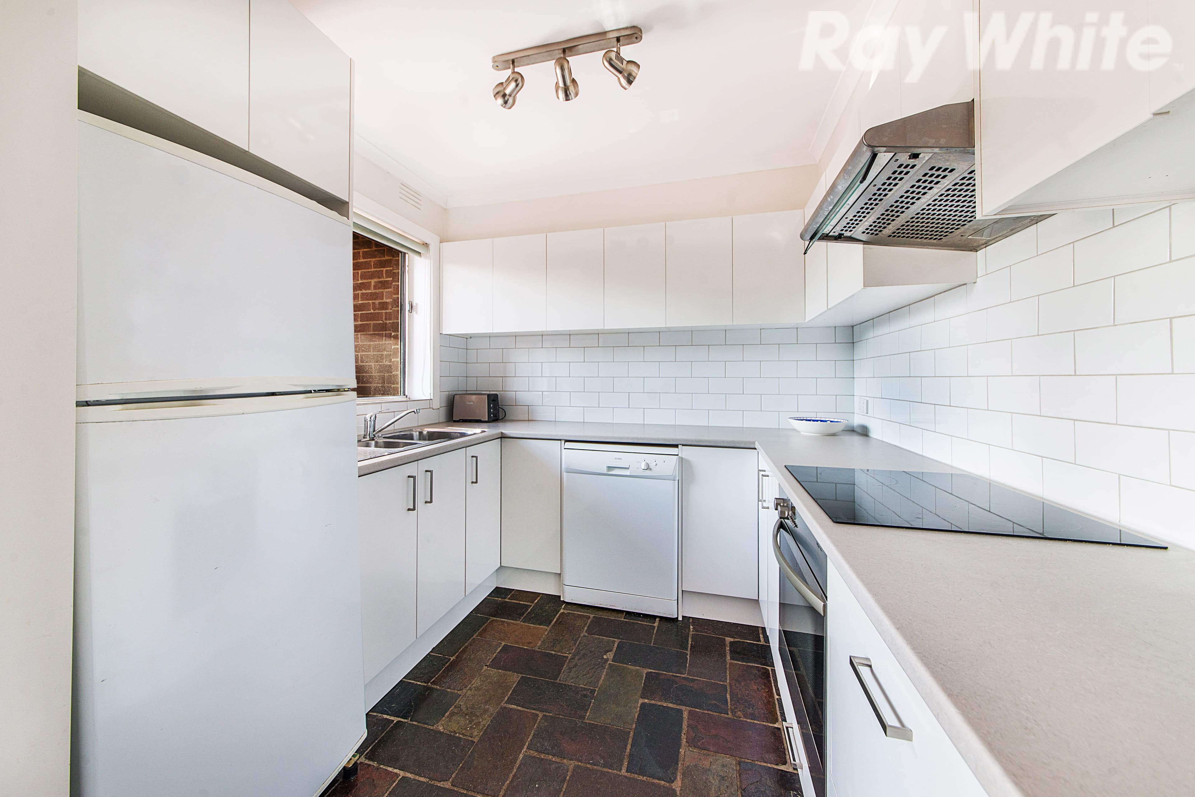 4 Pointside Avenue, Bayswater North VIC 3153, Bayswater North - Thumbnail 3