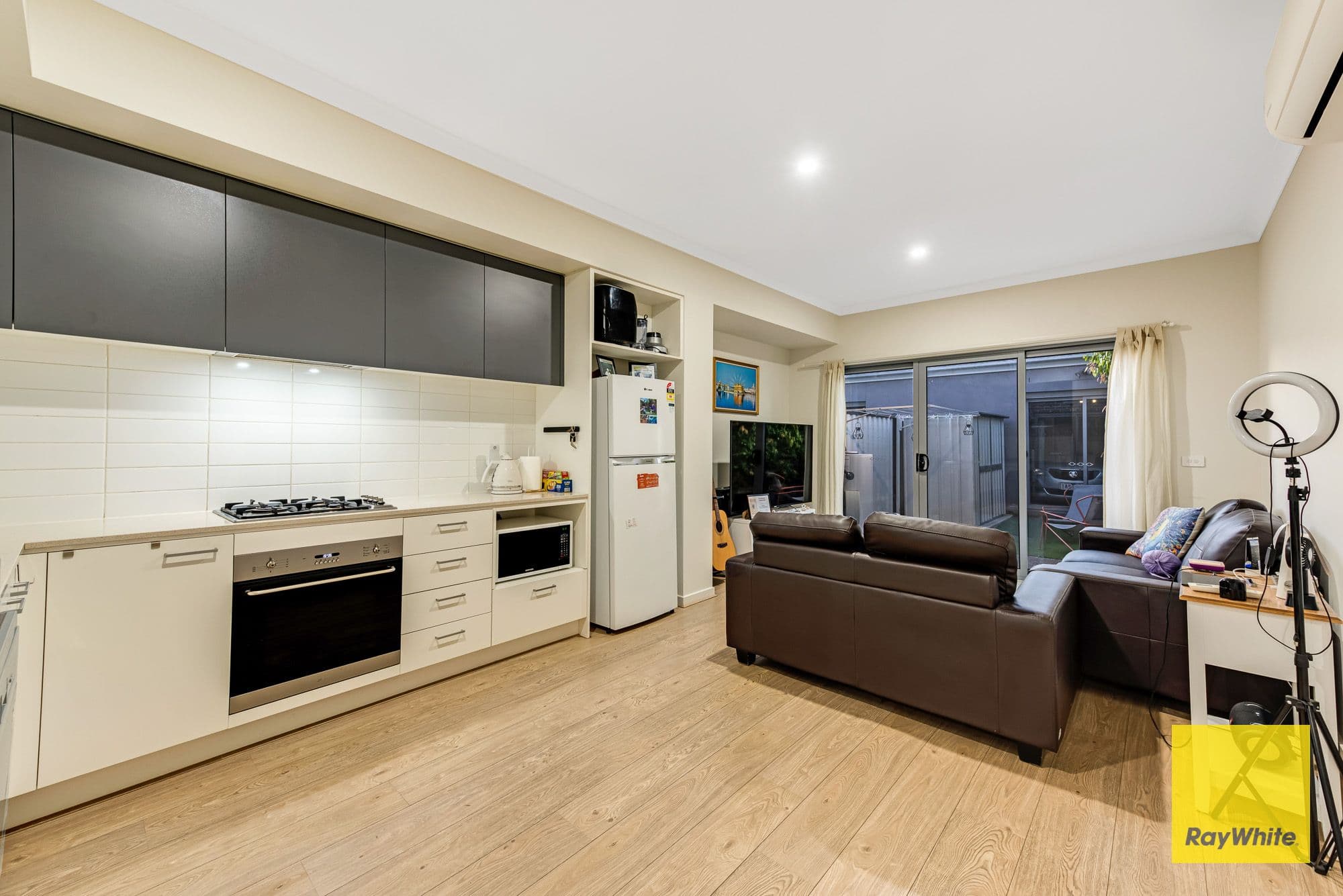 5 Pennyroyal Avenue, Truganina VIC 3029, Truganina - Thumbnail 4