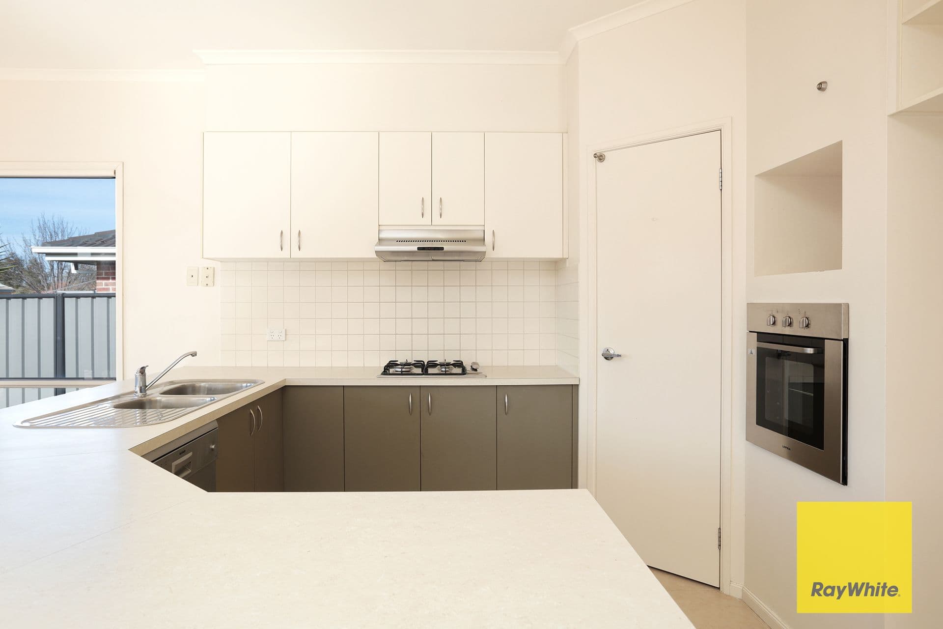 25 Banjo Paterson Circle, Point Cook VIC 3030, Point Cook - Thumbnail 2