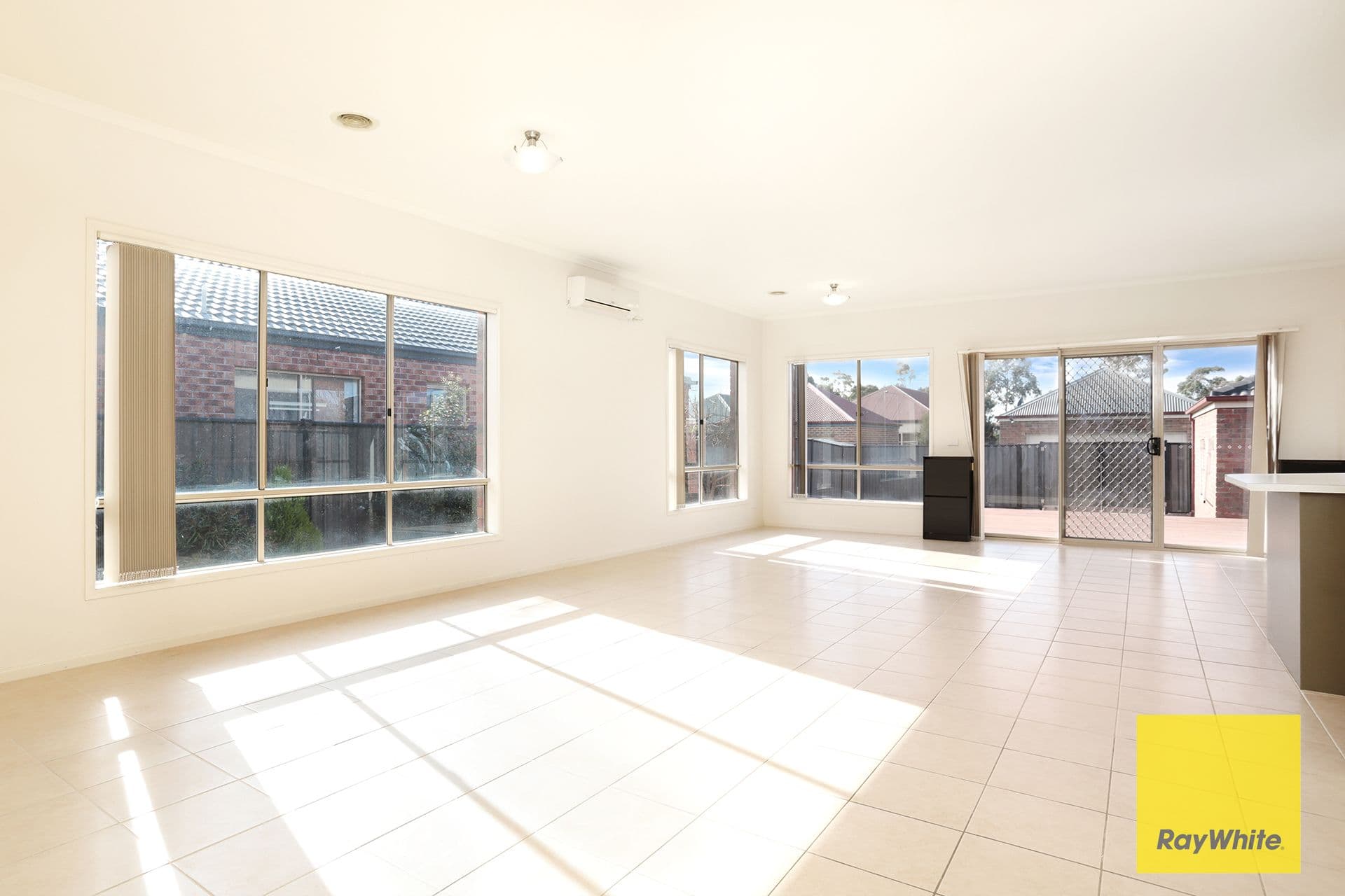 25 Banjo Paterson Circle, Point Cook VIC 3030, Point Cook - Thumbnail 4