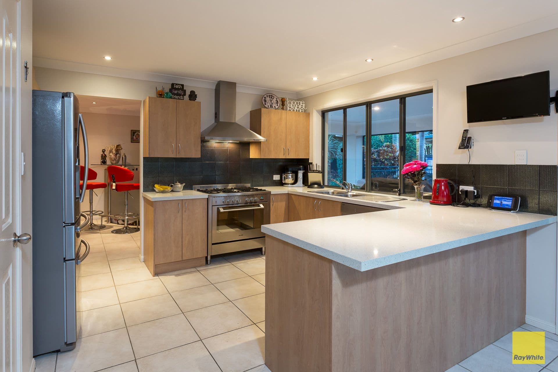 6 Sandra Court, Redland Bay QLD 4165, Redland Bay - Thumbnail 4