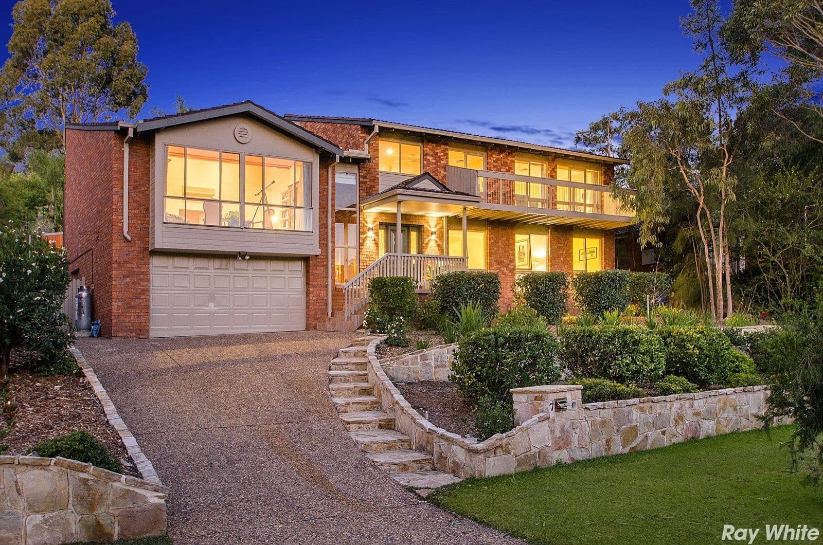 7 Chainmail Crescent, Castle Hill - Image 1