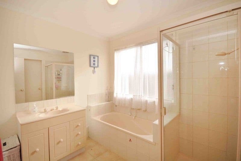 14 Lachlan Crescent, ROXBURGH PARK VIC 3064, Roxburgh Park - Thumbnail 4