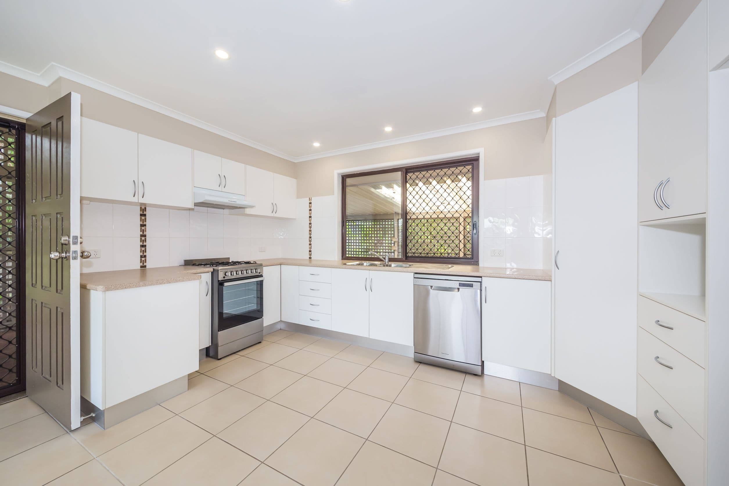12 Elizabeth Street, Beachmere QLD 4510, Beachmere - Thumbnail 8