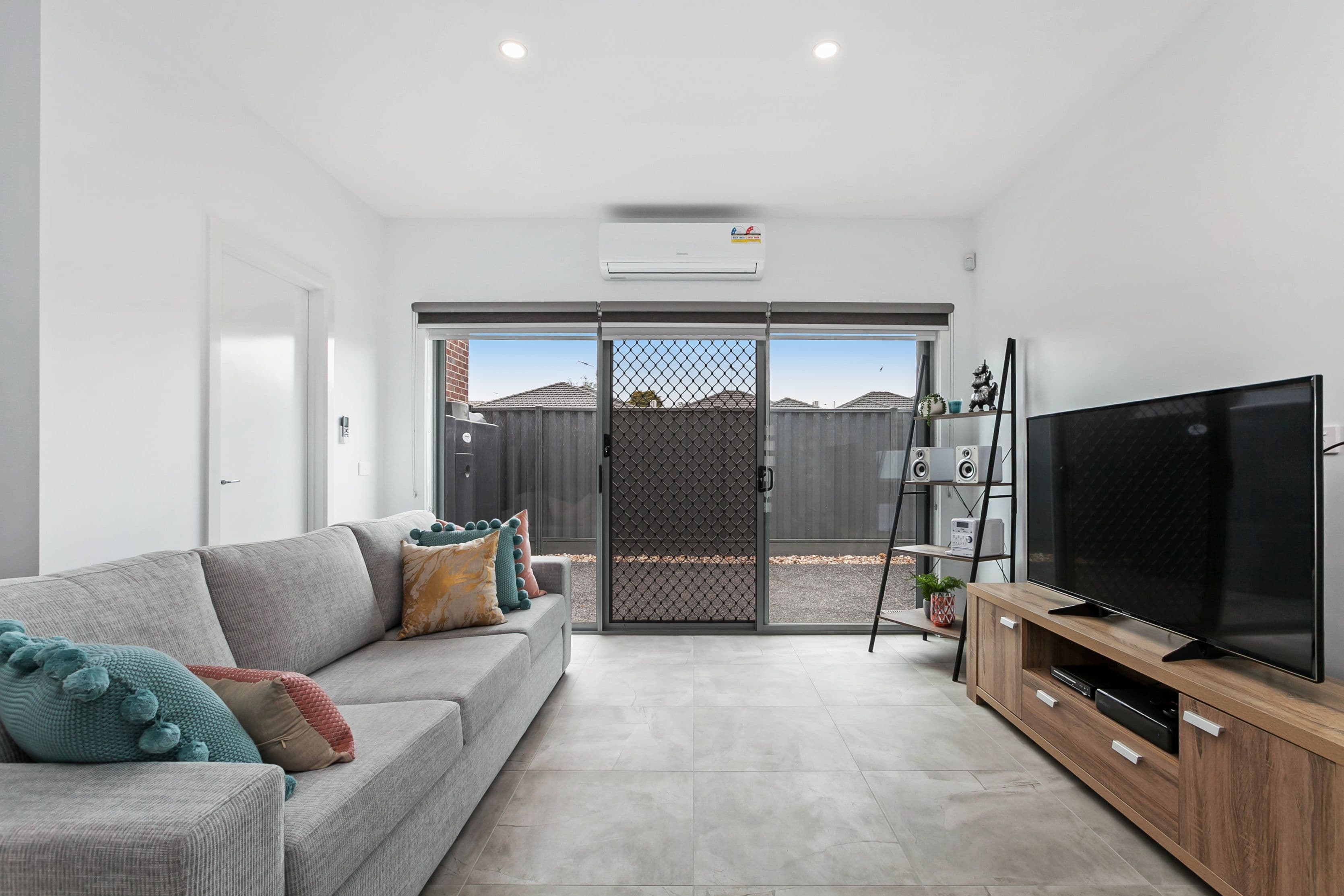 24 Leamington Street, Reservoir VIC 3073, Reservoir - Thumbnail 4