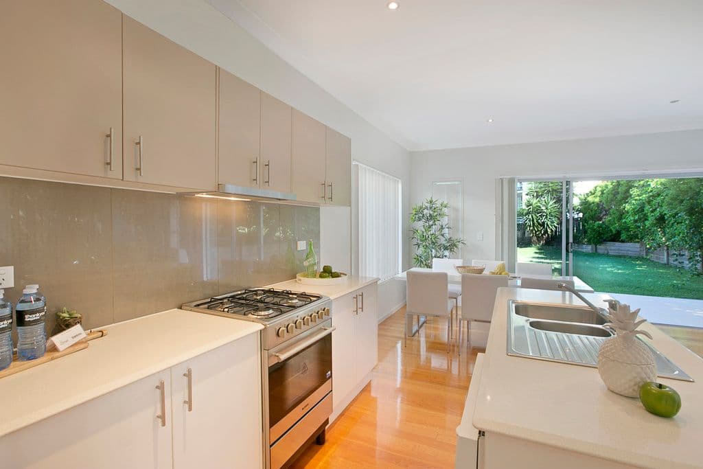 16 Hockings Street, Holland Park West QLD 4121, Holland Park West - Thumbnail 3