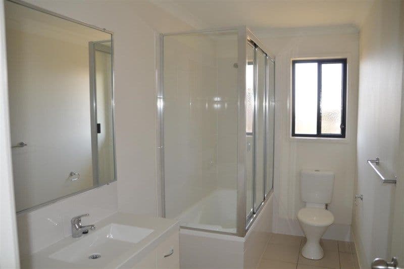 17 Viney Street, Gracemere QLD 4702, Gracemere - Thumbnail 4