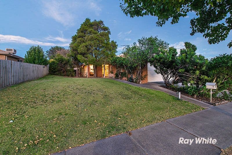 8 Sneddon Drive, Narre Warren South VIC 3805, Narre Warren South - Thumbnail 2